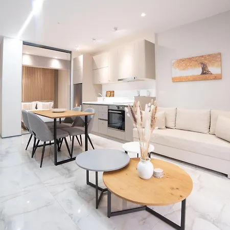 Apartment F & B Collection - Center Hidden Gem *